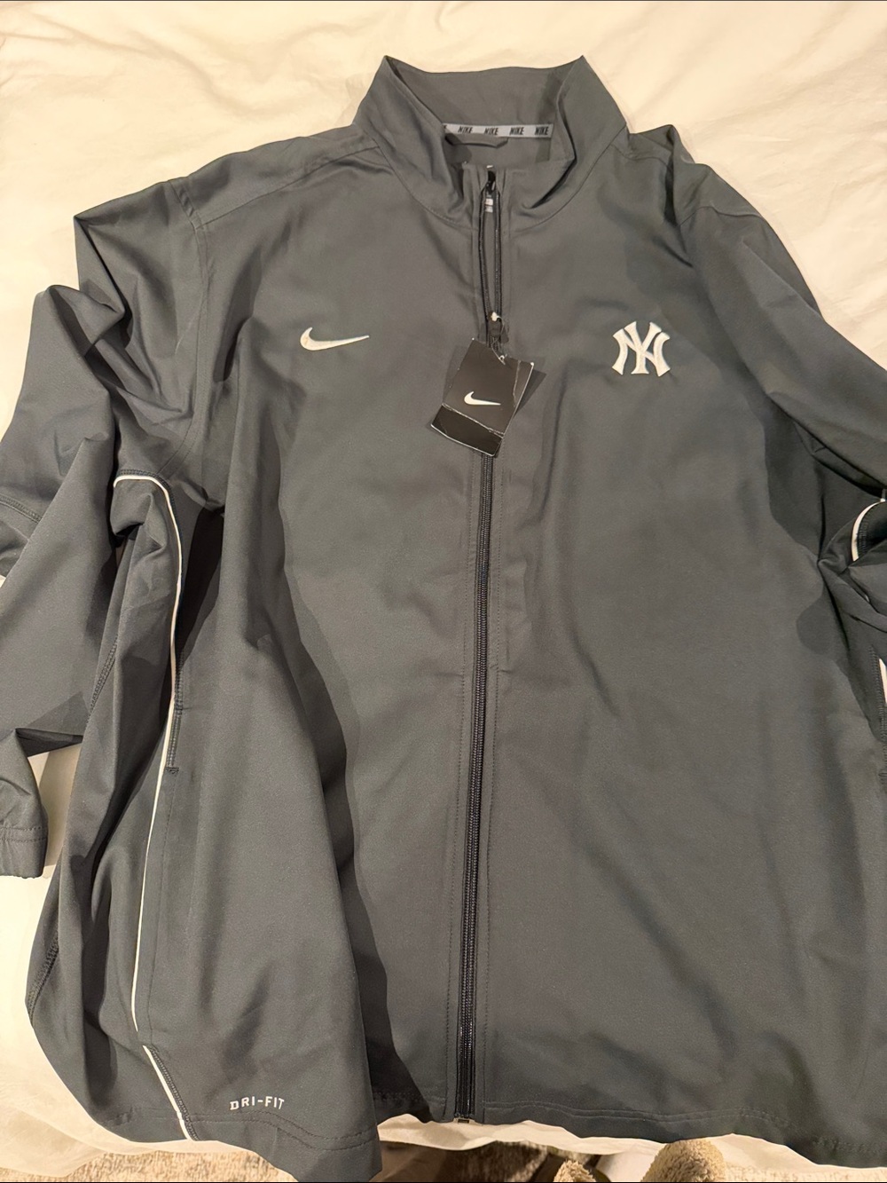 Nwt Nike Men’s Gray New York Yankees Dri-FIT Full-Zip Performance Jacket